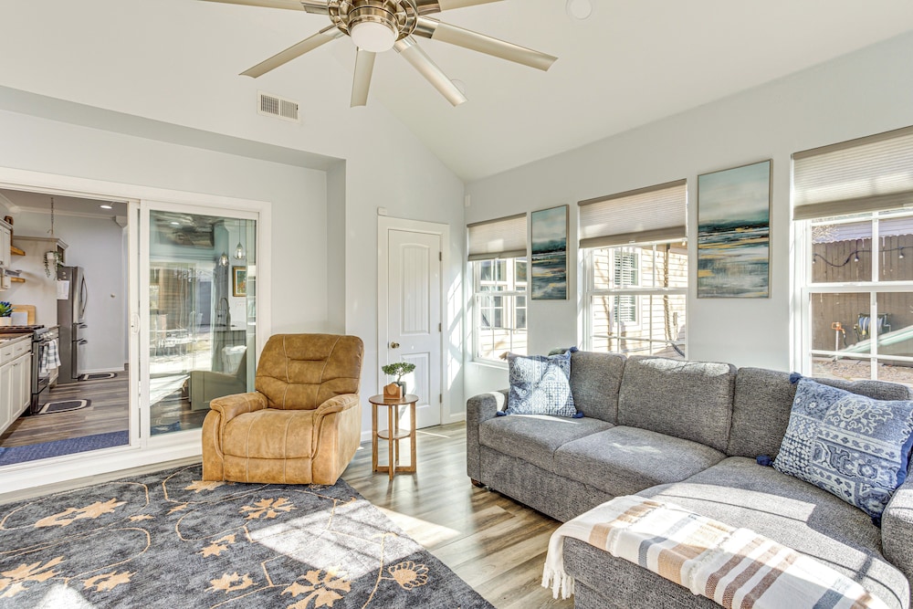 Sauna, Hot Tub & Cold Plunge: Oklahoma City Home!
