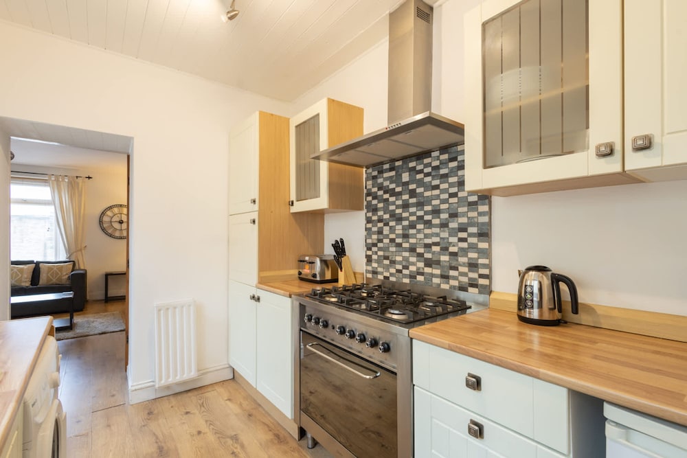 Host Stay Wind Rose Cottage