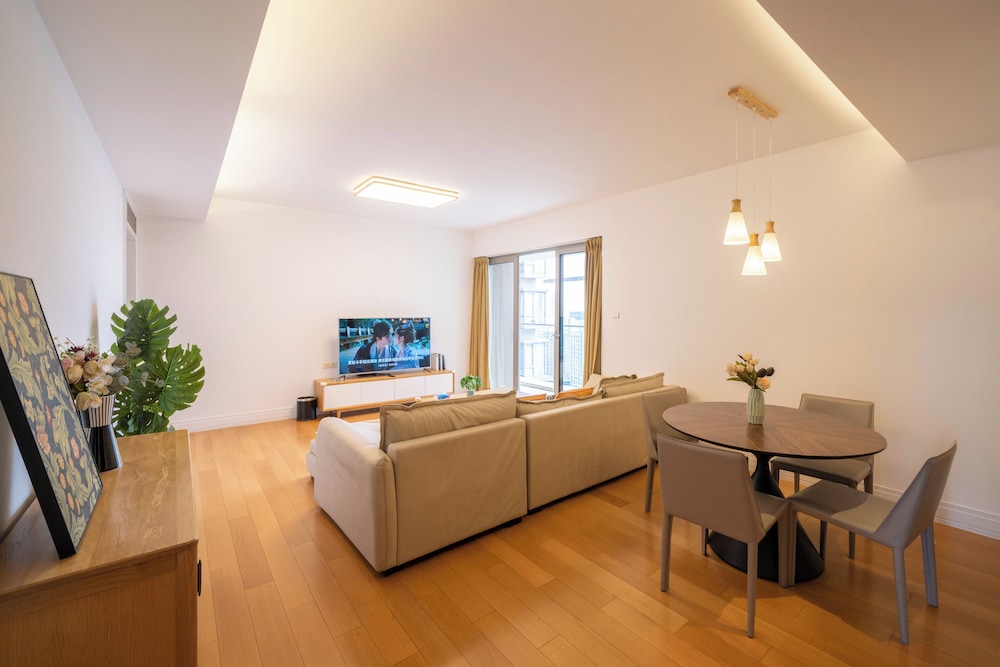 Tyms Modern 3BR 2BA Apt Near Metro