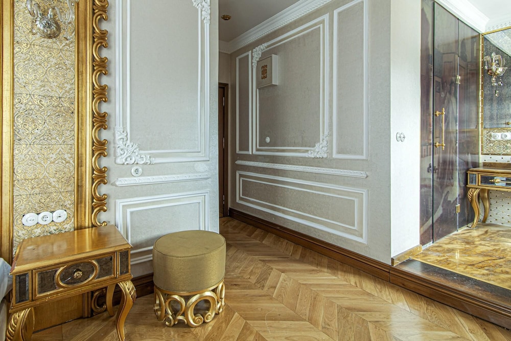 Hotel Room in Historic Mansion in Beylerbeyi