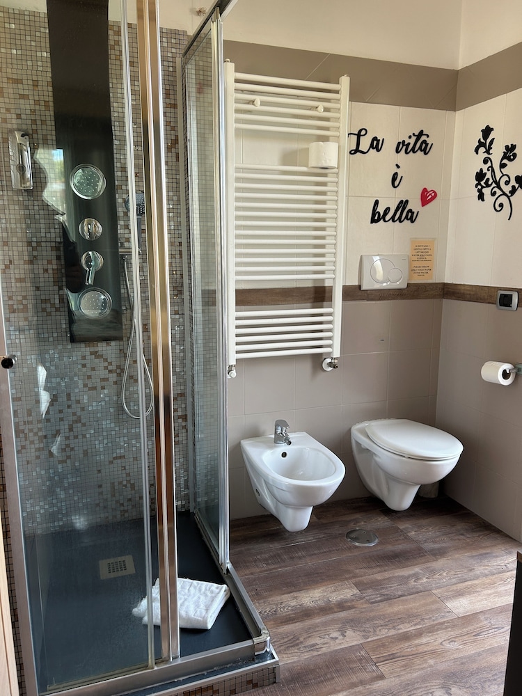 Aurelia Garden Gold Bed & Breakfast