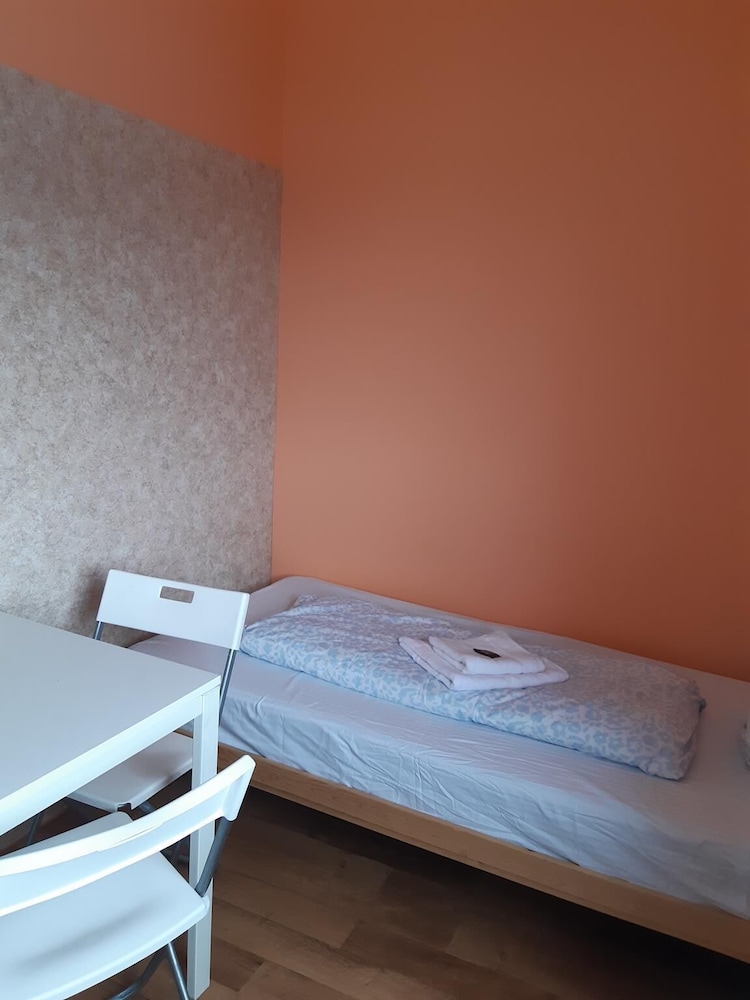 2-Rent Group Hostel Rooms&Apartments TUB19A