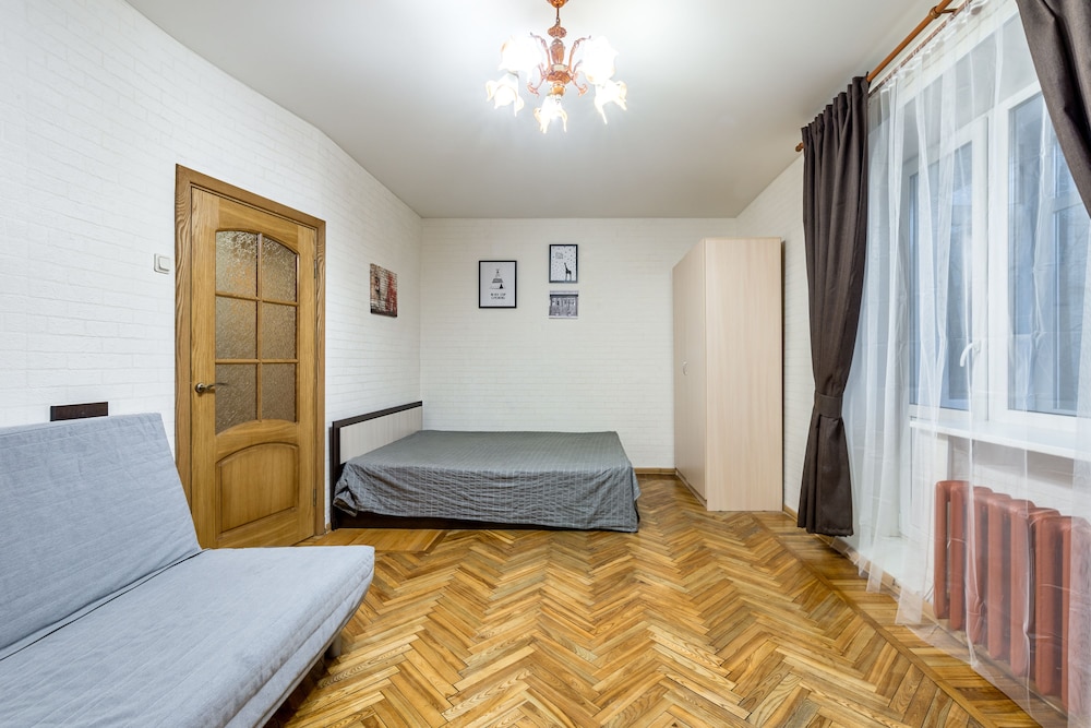 FlatHome24 on Yaroslavskiy 38