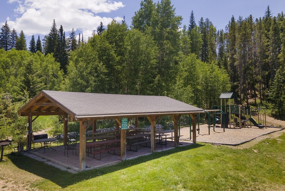 Hi Country Haus - 10-13 3 Bedroom Condo by RedAwning - Property Image 6