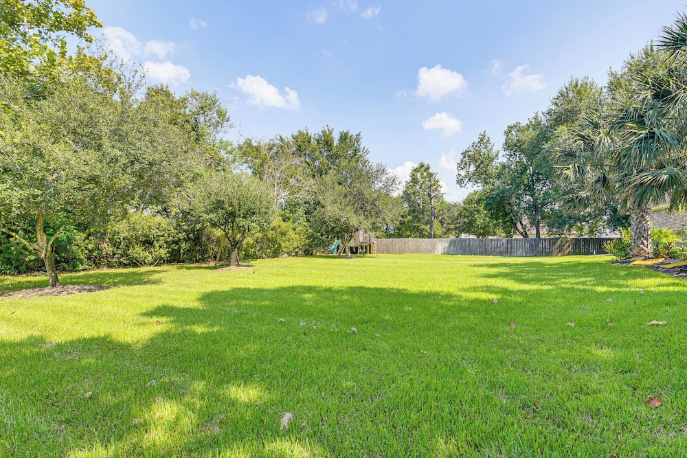 Pool & Hot Tub: Family-friendly Houston Area Home!