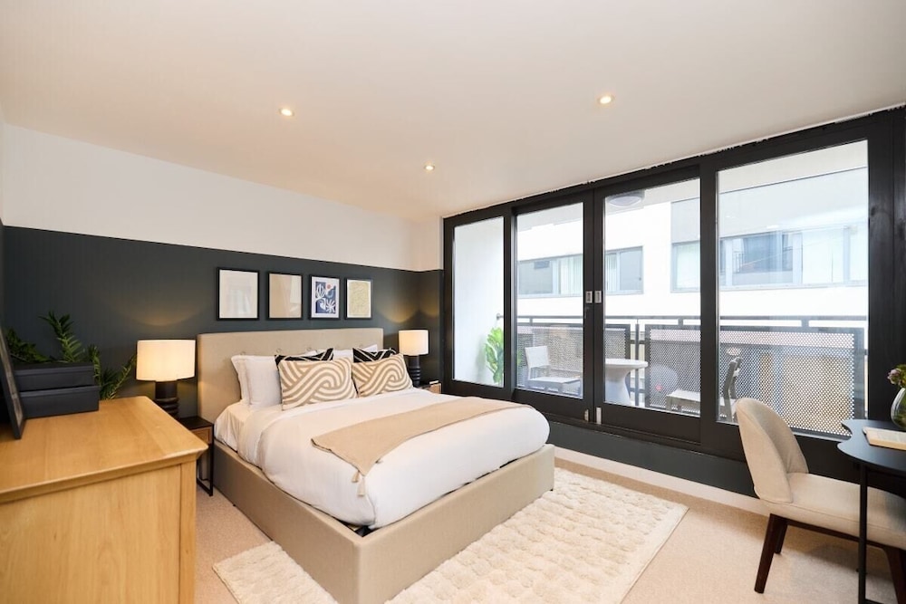 The Kensal Green Wonder - Bright 2bdr Flat With Balcony