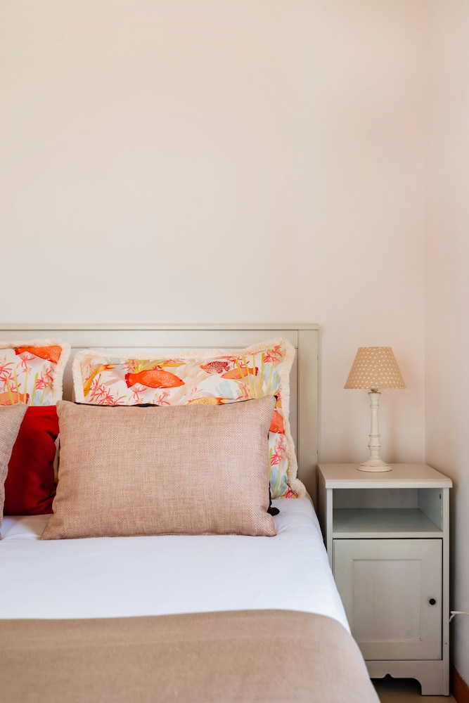 1BR Apartment - Downtown Lisbon - Chiado view 5