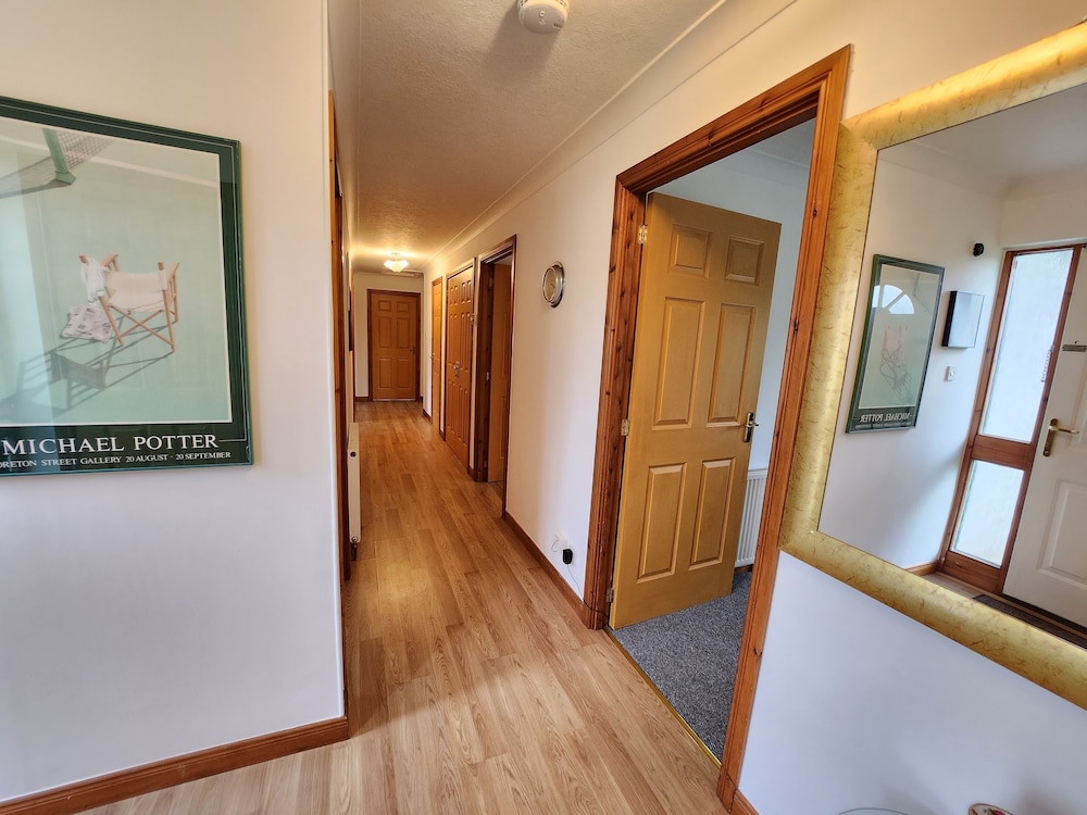 Boutique 4-Bed Home in Inverness view 2