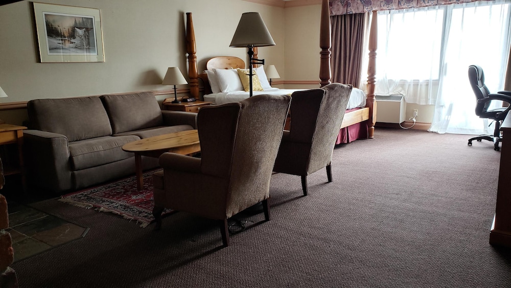 North Bay Vacations - Ramada by Wyndham Pinewood Park Resort North Bay - Property Image 39