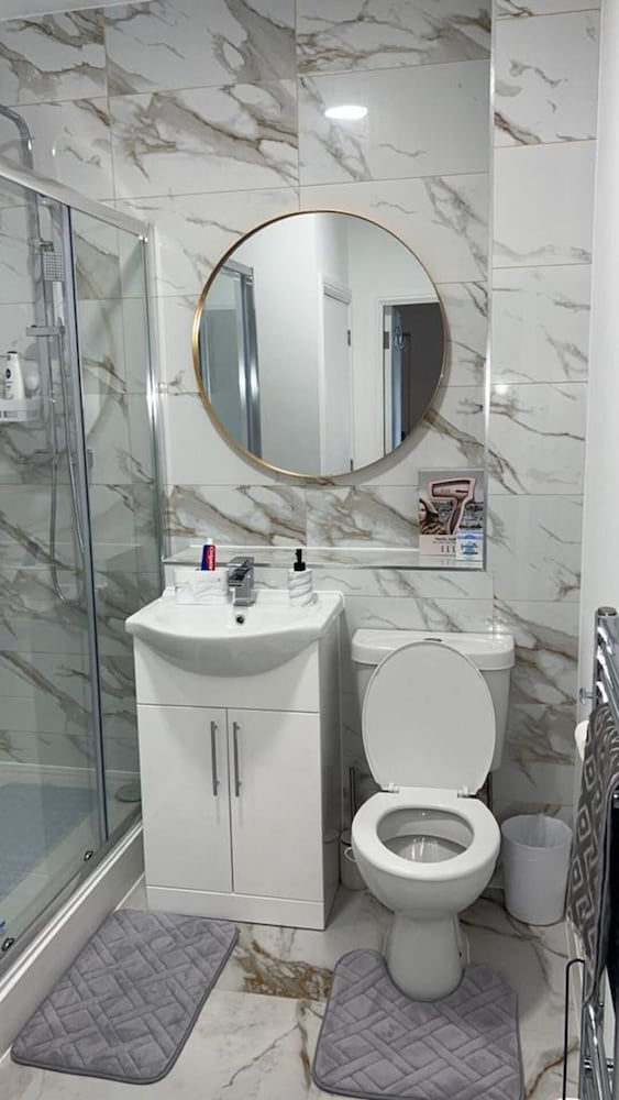 Beautiful 1-bed Apartment in Tipton, photo 25