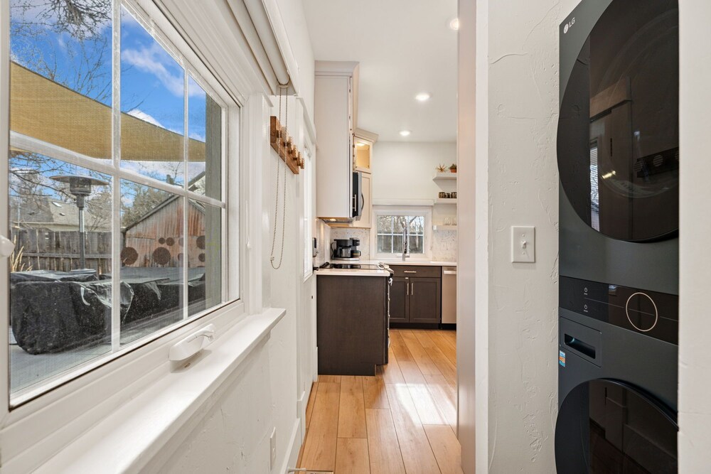 Chic Luxury Retreat in Old Town Walk Everywhere!