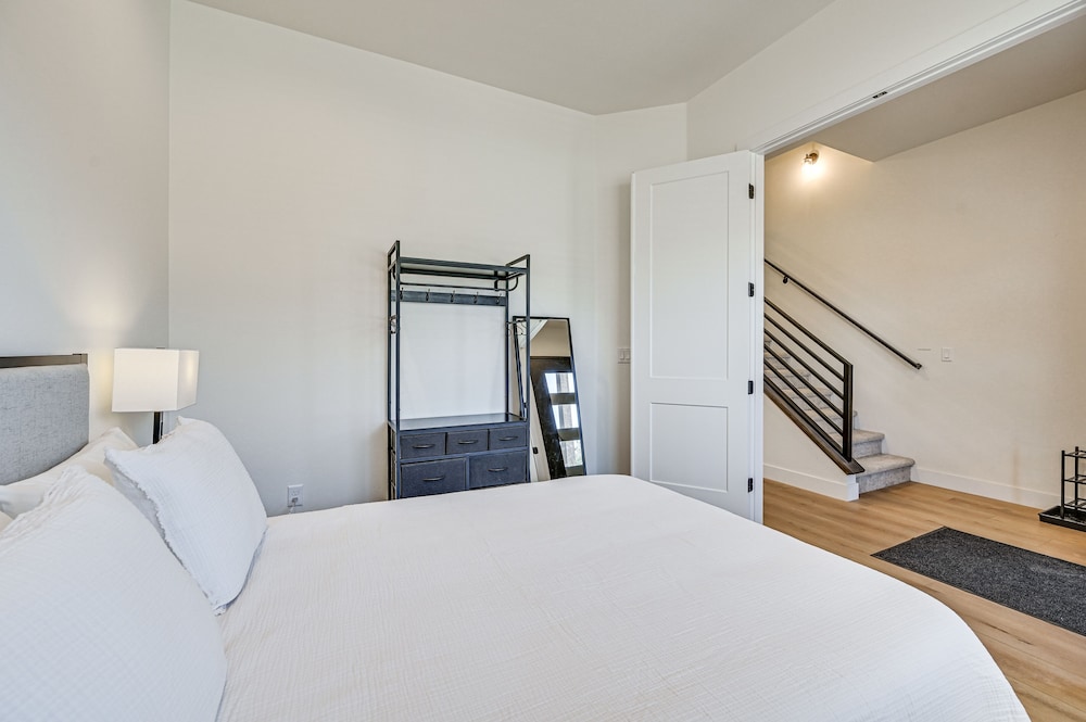 Flagstaff Group Getaway w/ Game Room & Deck
