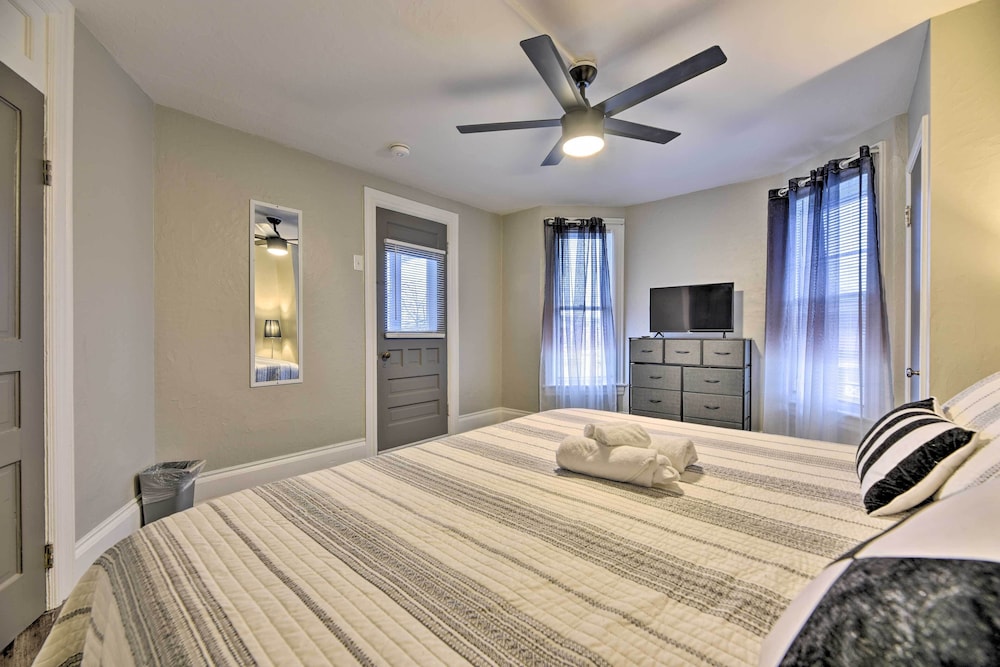 Niagara Falls Townhome: Near Wineries! view 2