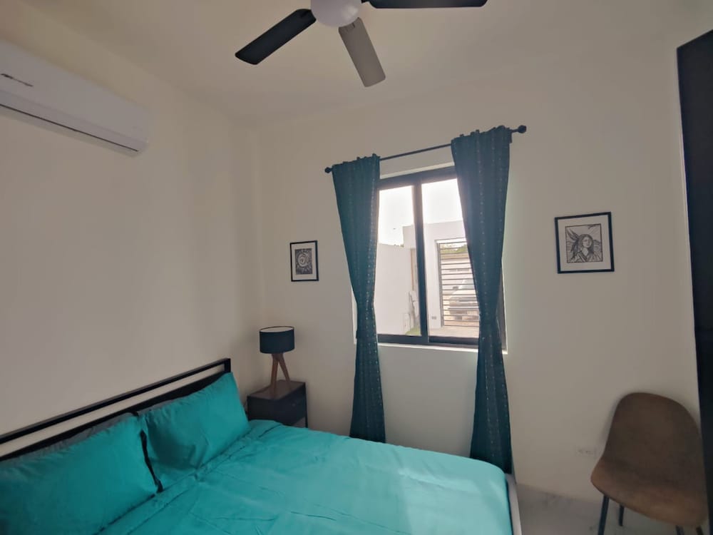 Beautiful 3bed 2bath new Home With Pool in Town