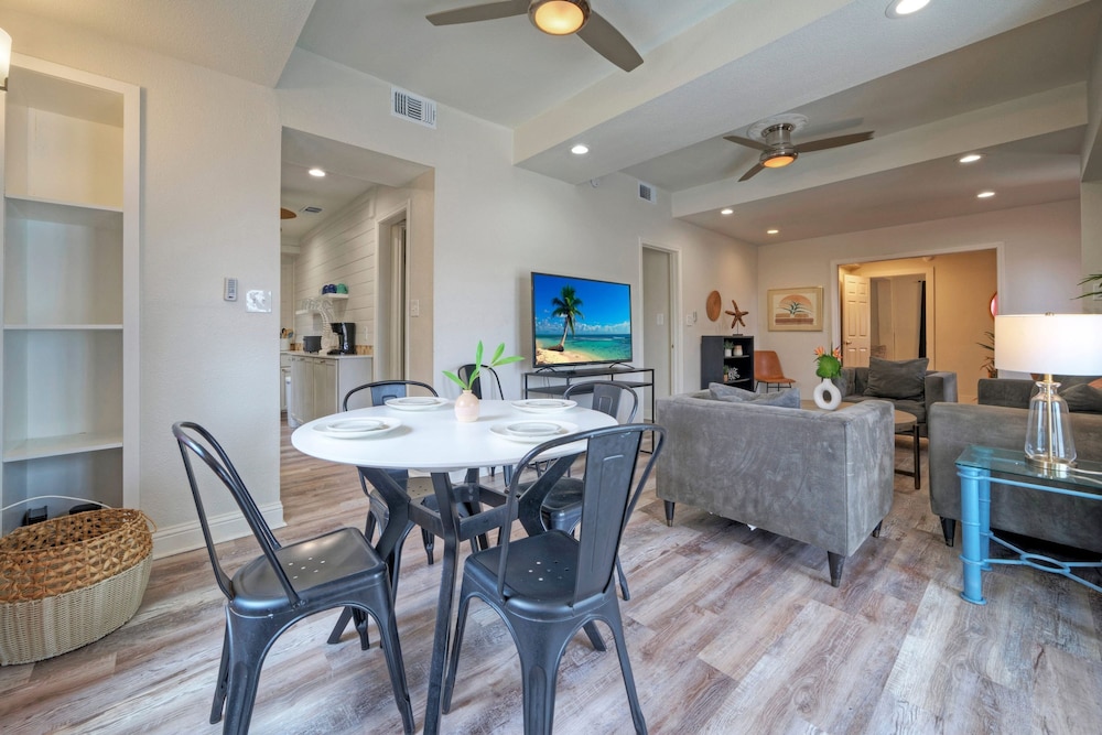 2-unit Home in Golf Cart Zone w Patio Balcony Salty Sunshine Multi-family Retreat