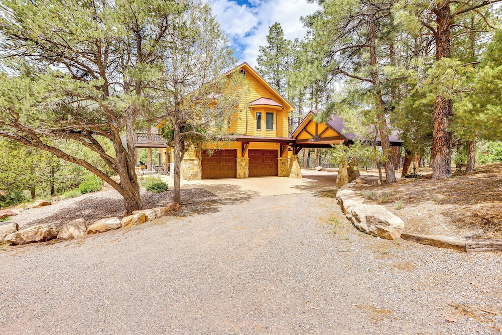 Luxe Ridgway Home w/ Mountain Views & Hot Tub! view 5