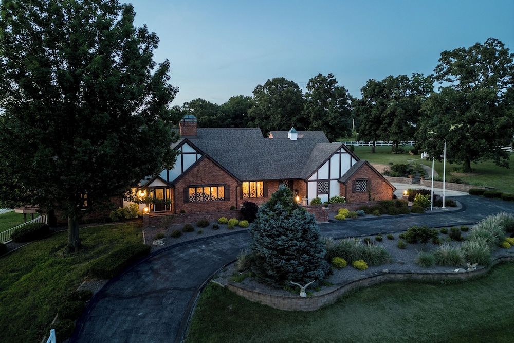 Pool, Lake & Patio: Sweeping De Soto Estate