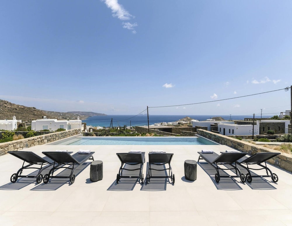 Pristine Villa With Swimming Pool