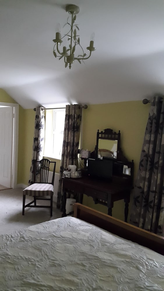 Coolanowle Country House