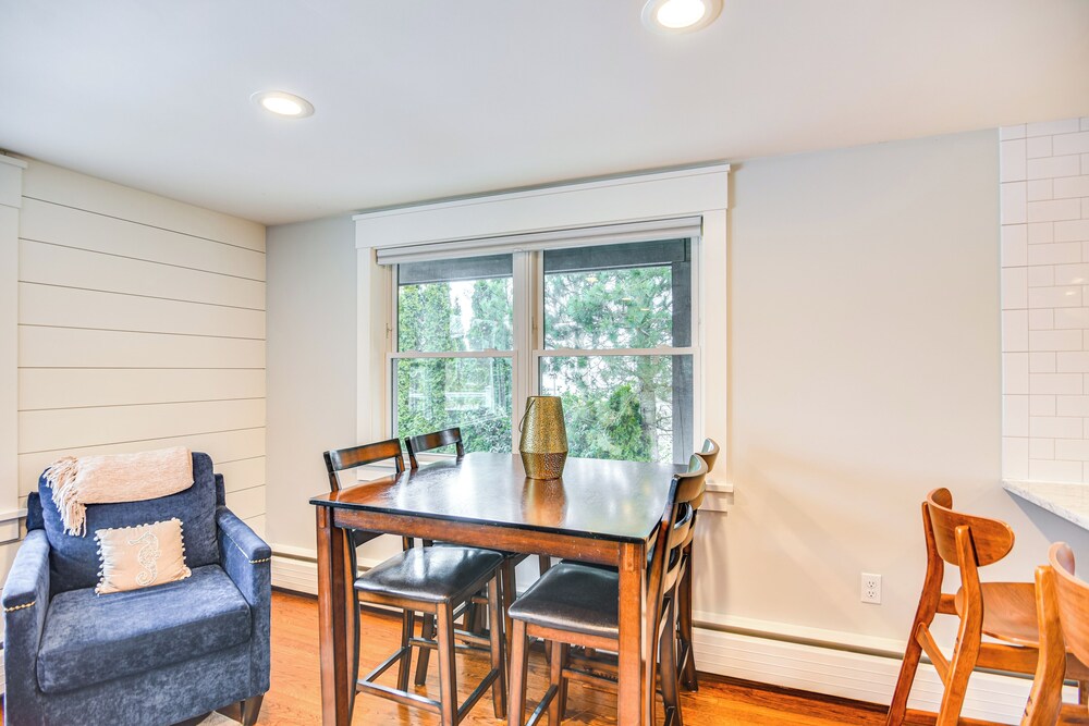 Walk to Beach: Jamestown Home w/ Bridge Views!