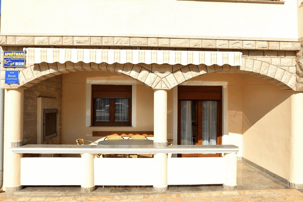 Apartment Isic view 5
