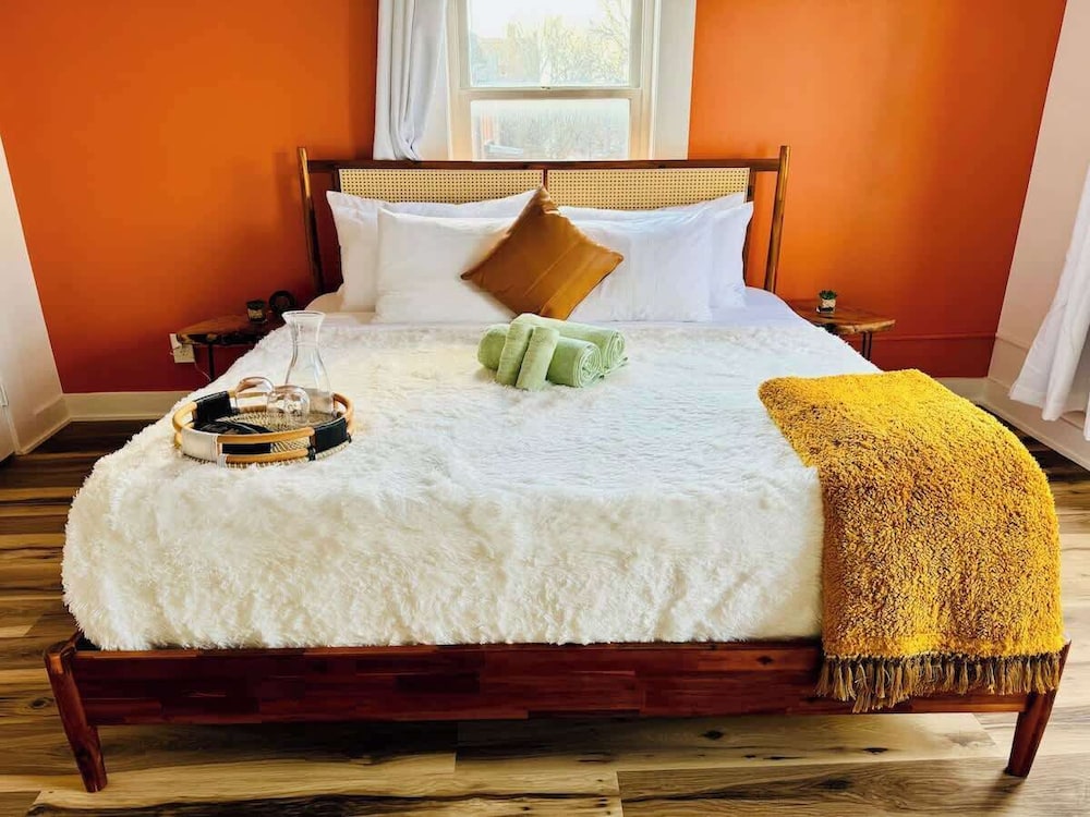 Jungle House Downtown Columbus – Modern Boutique Suites