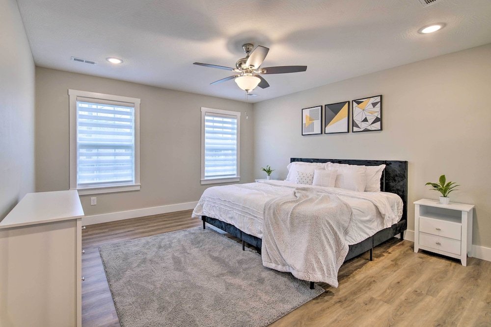 Charming Ozark Abode w/ Yard & Pool Access
