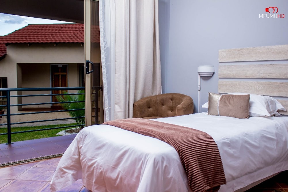 Rose Villa Lodge view 5