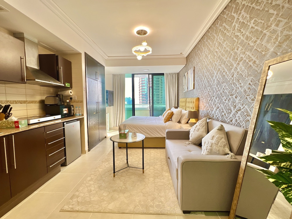 Cosmos Living Cozy Studio With Balcony