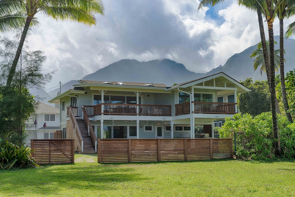Hanalei Beachfront 3 Bedroom Home by RedAwning view 5