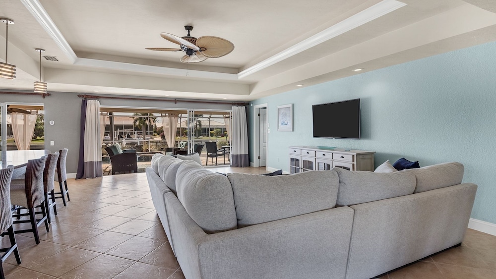 Punta Gorda Isles 3 Bedroom Private Pool+Spa Home on Canal 3 Home