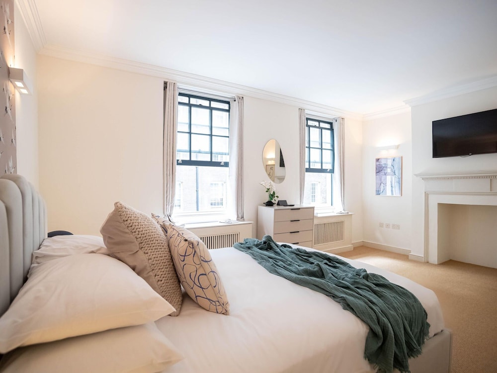 Liverpool St Three Bedroom Home Near Tube Station