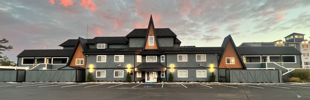 Hotel The Beach Haus Resort - Image 1