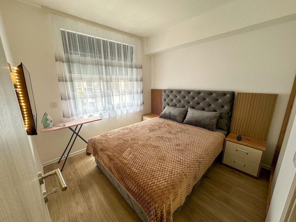 I&I 3 Bedrooms Apartment view 2