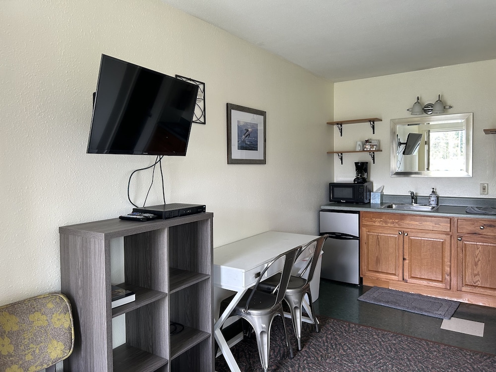 Bird Creek Motel