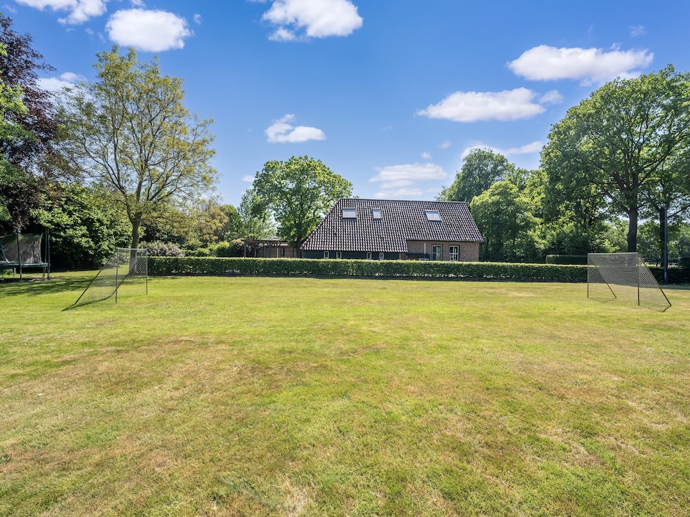 Brabant Mansion for Groups view 5