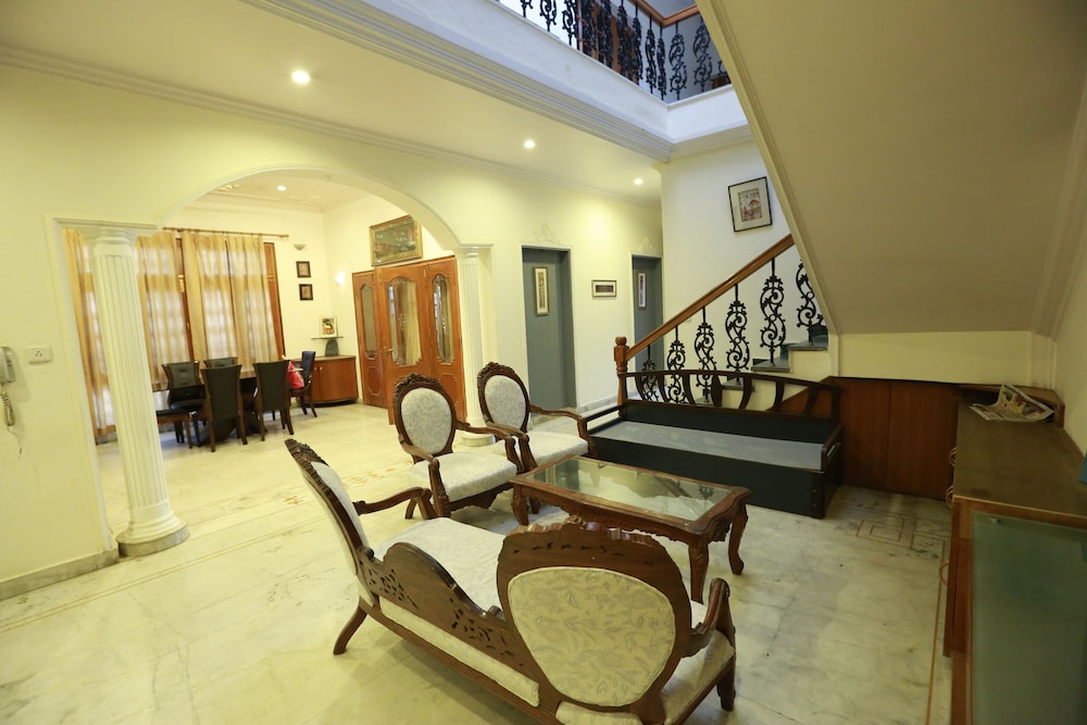 OYO 5634 IVY Stays - Manoj Pandey Chowk
