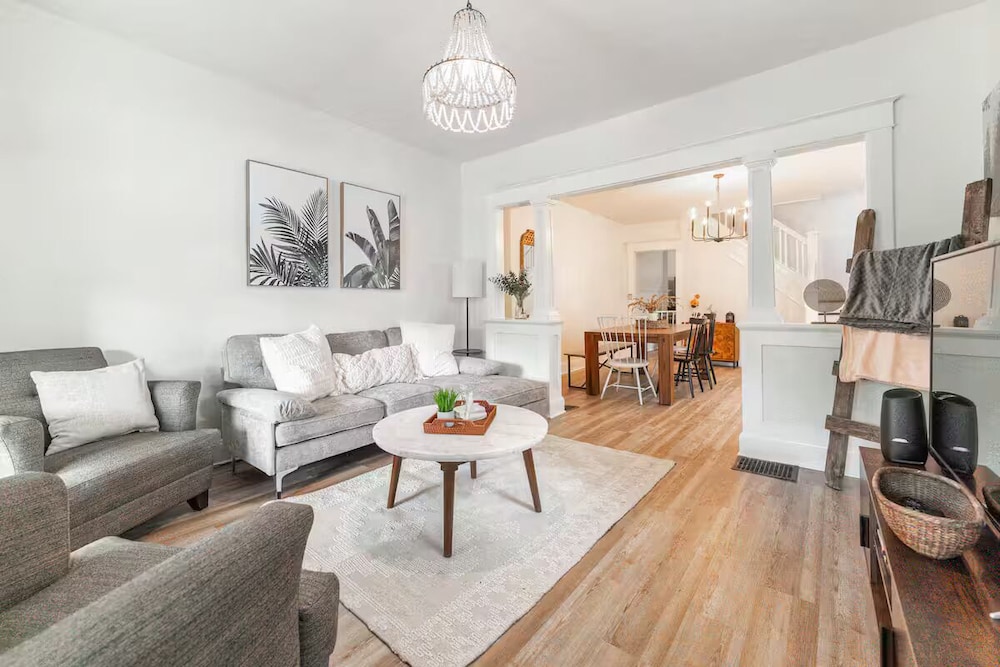 Cozy 3BR Home in Bates-Hendricks