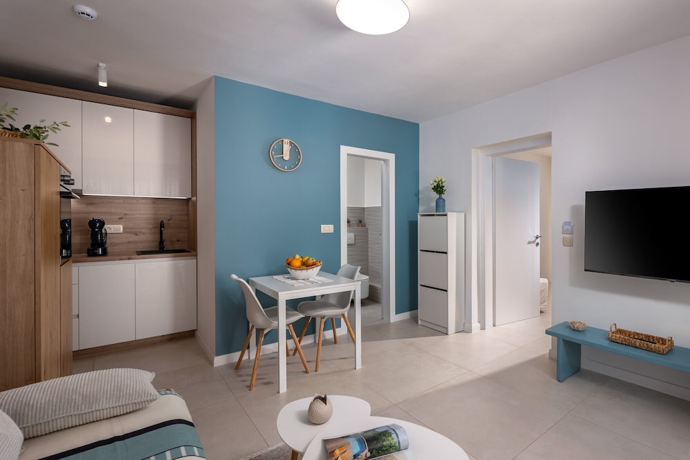 Desamani 975 Apartments