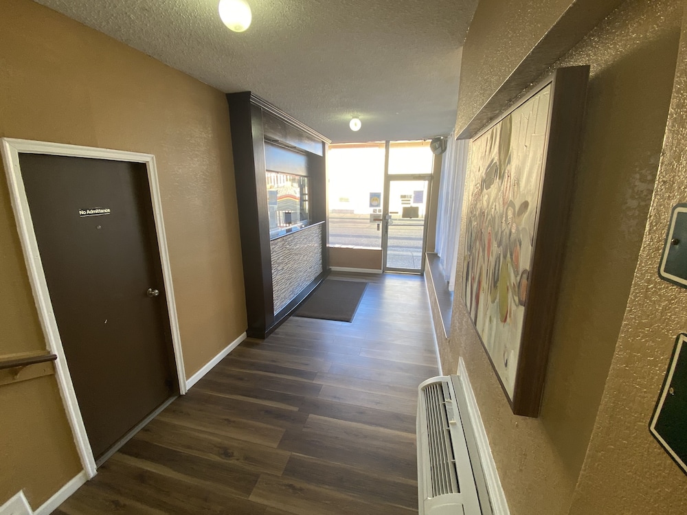 Red Carpet Inn & Suites - Image 5