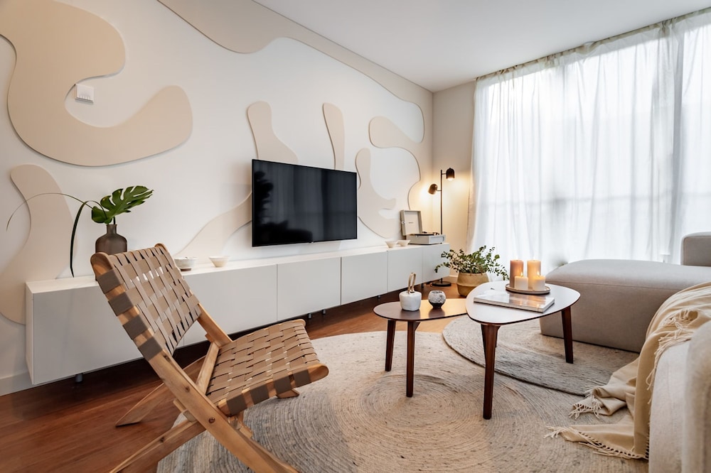 Java - 3 Bedroom and Shared Pool in Almagro