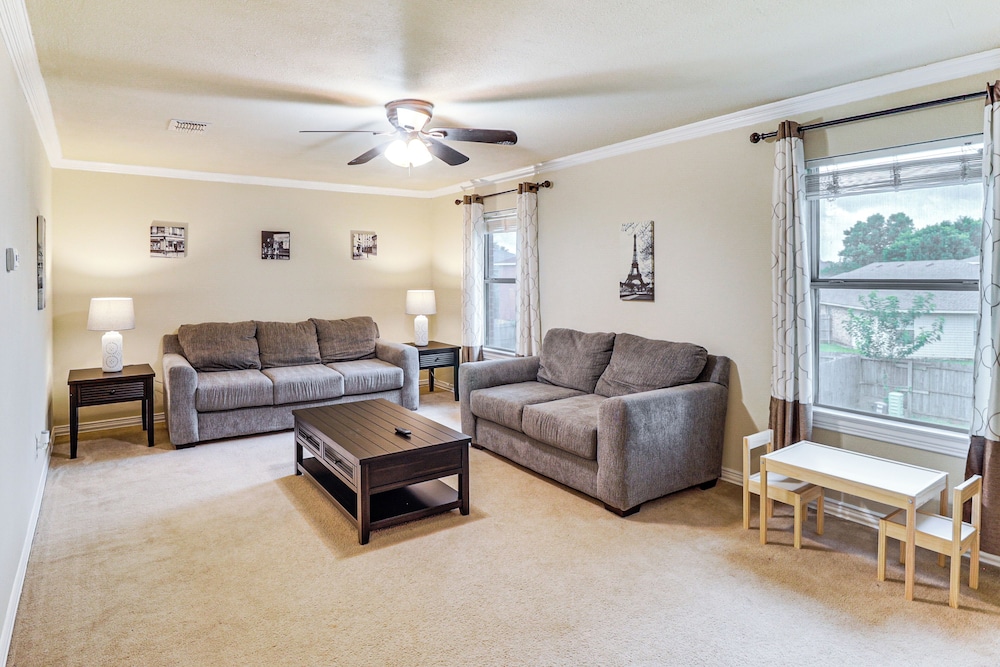 Near At&t Stadium & Six Flags: Texas Family Home!