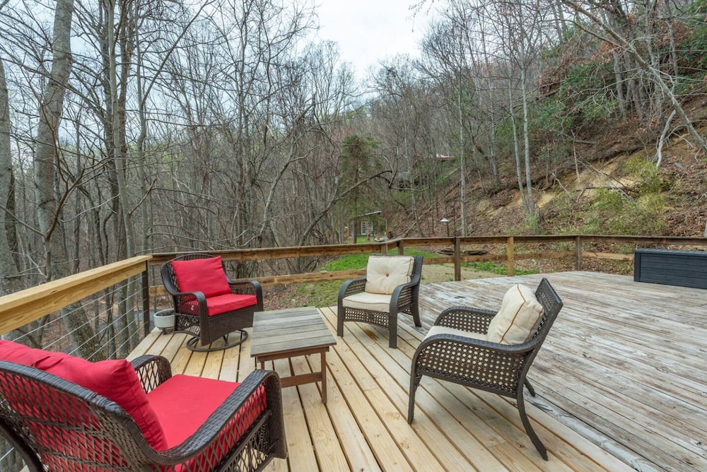 Heart Soul Log Cabin Sanctuary w Walking Trails