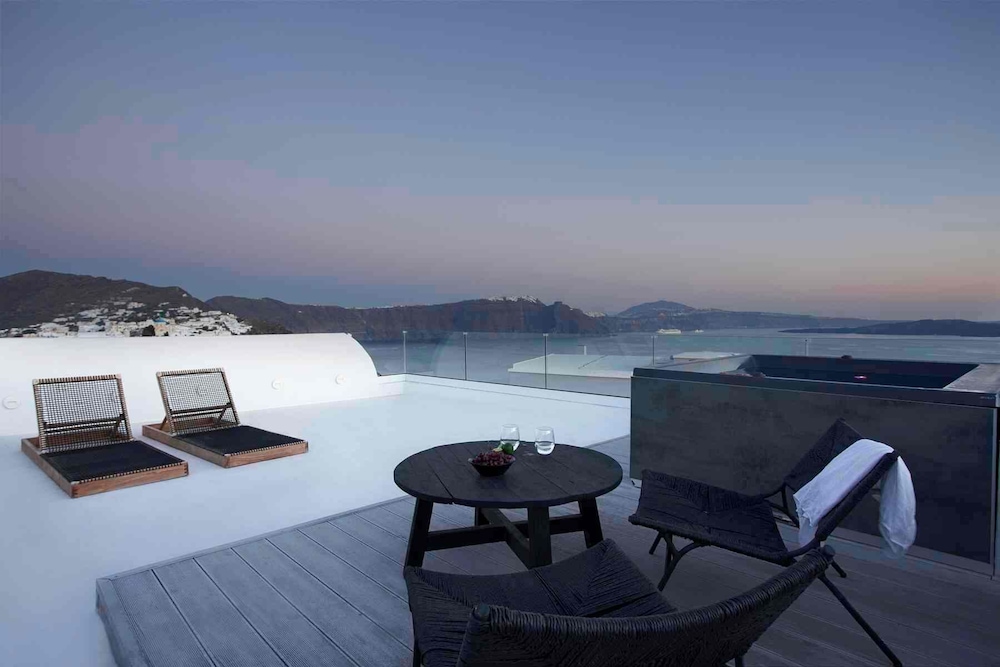 ArmonOia Suites