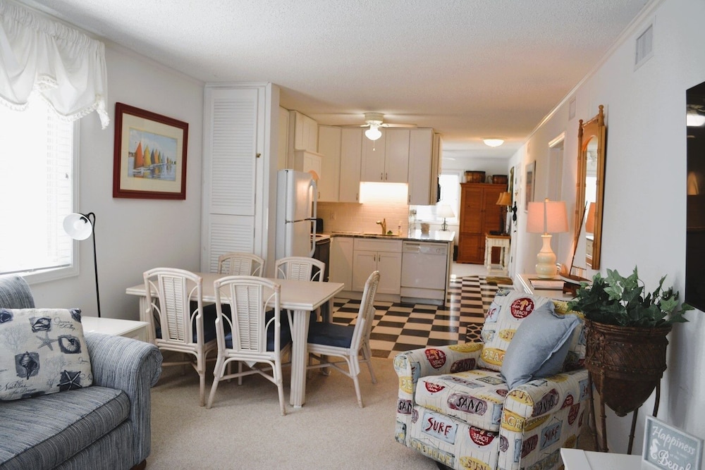Beauty & The Beach-8B - 2 Br Home