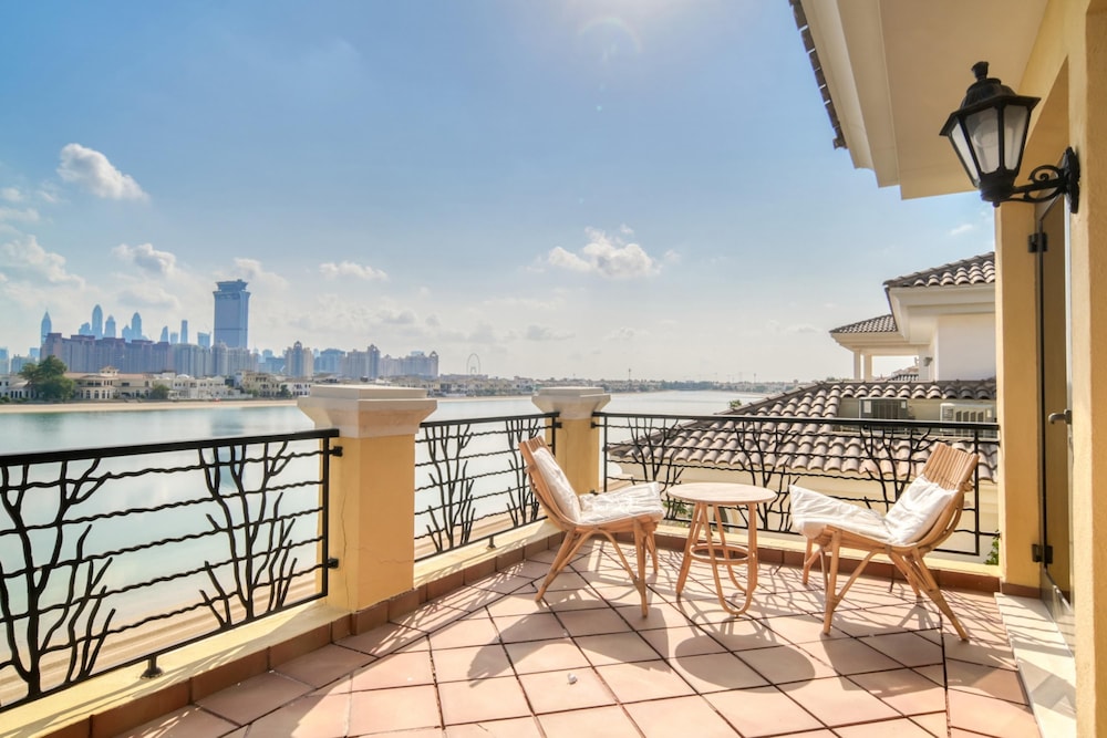 Exclusive 6BR Palm Villa w Private Pool and Beach