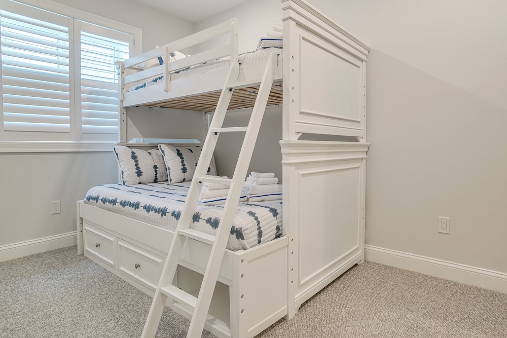 2 Mi to Public Beach Access! Cape Cod Family Home