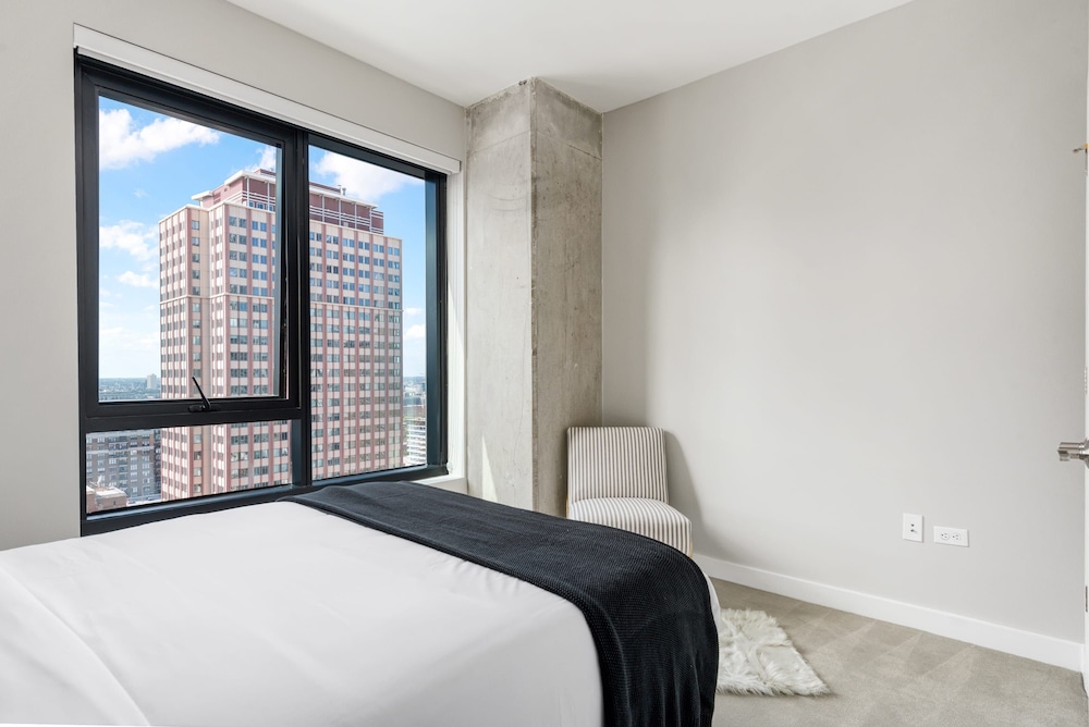 Group Hub 3 Designer 2BR Steps to Mag Mile