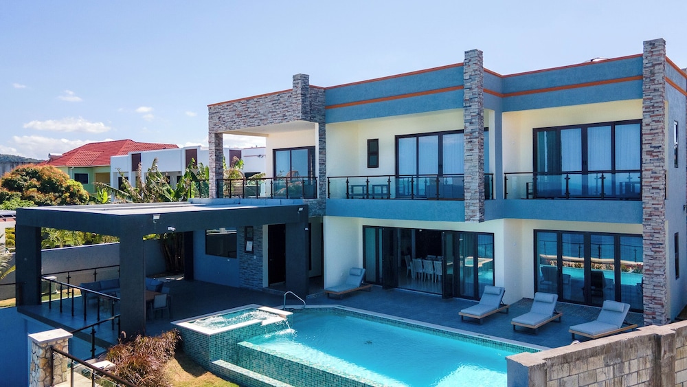 Luxury Oceanfront Villa Fully Staffed