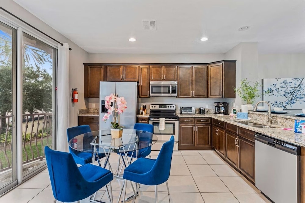 Vista Cay Swanky